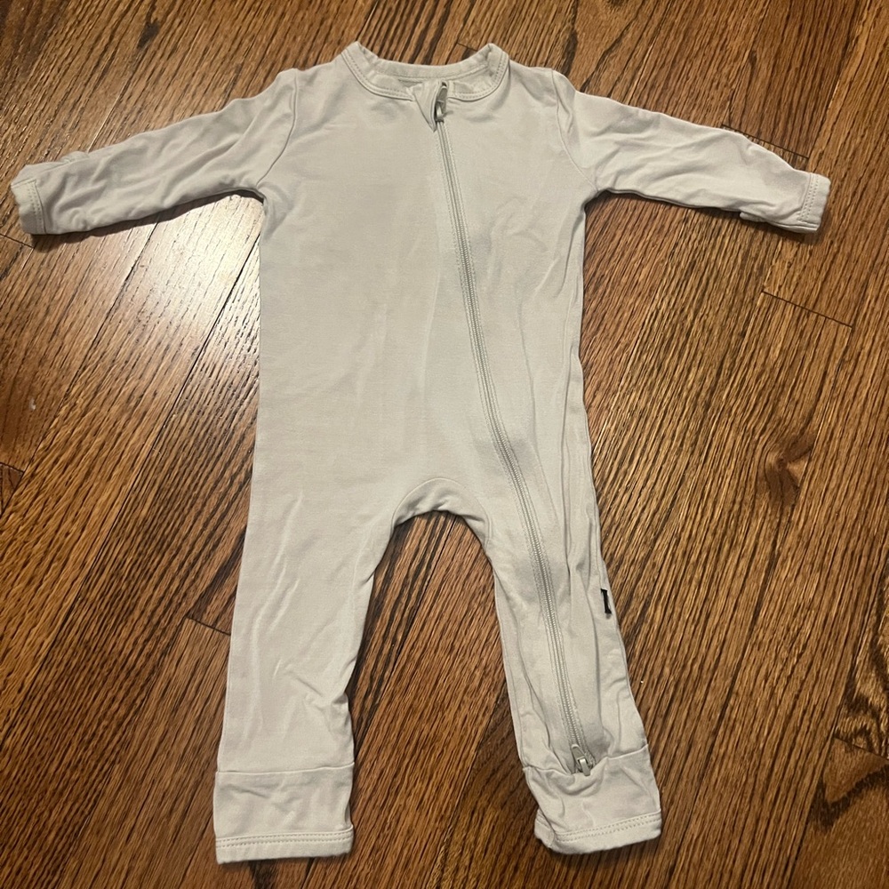 Kyte Baby - Cozy Khaki Zipper Romper